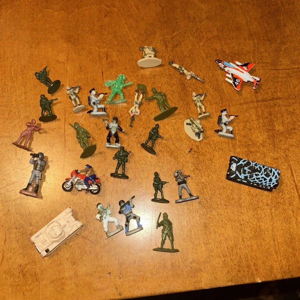 Miniature Army Men Fogure & Vehicle Soma Lot B1